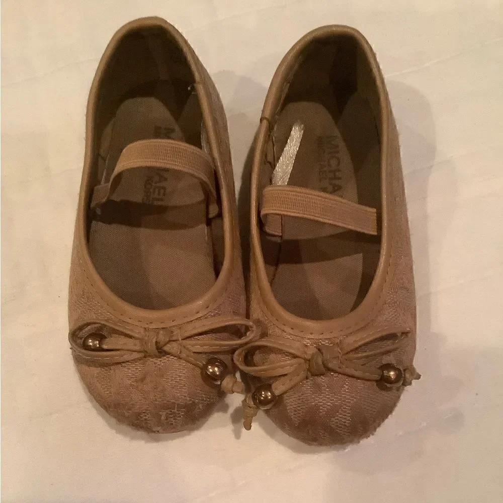 Michael Kors toddler size 6 tan dress shoes